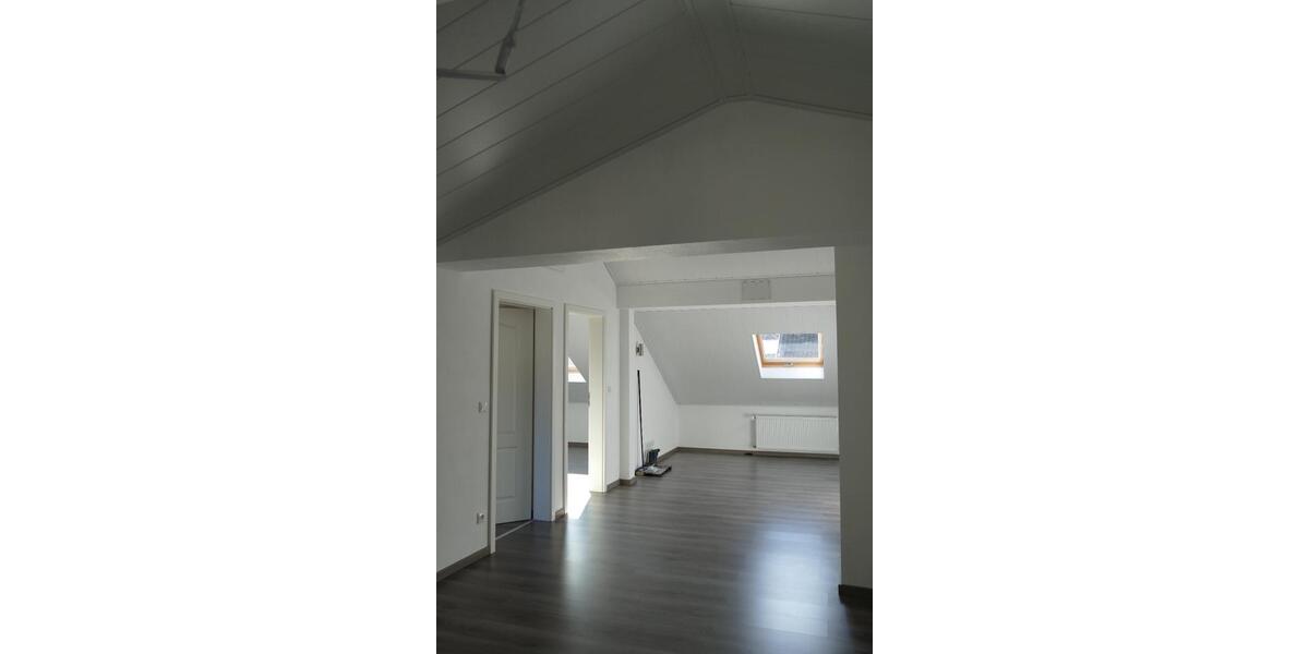 Dachgeschoßwohnung Gückingen - 3.5 Zimmer, 85 m&sup2;, 600&euro; | Angebot:25883292