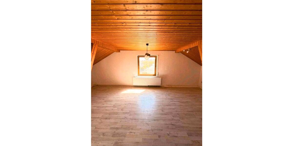 Dachgeschoßwohnung Borken (Hessen) - 3 Zimmer, 108 m&sup2;, 860&euro; | Angebot:26552811