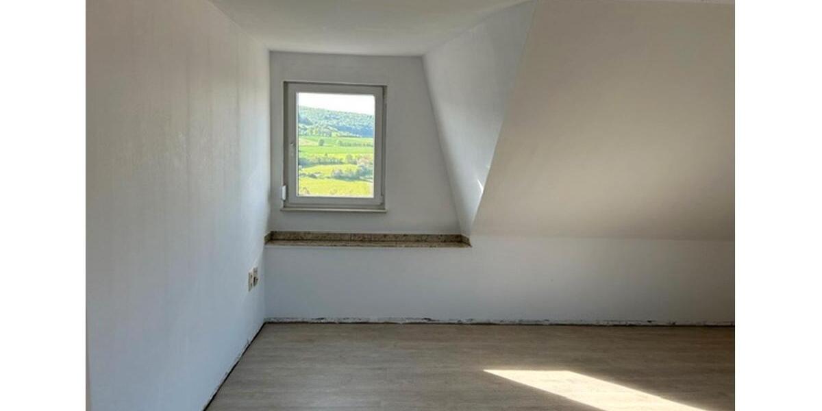 Dachgeschoßwohnung Friedewald - 4 Zimmer, 105 m&sup2;, 897&euro; | Angebot:25162662