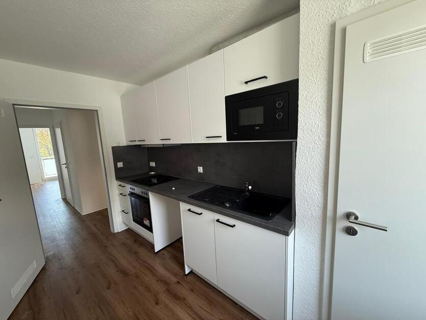 3 Zimmer KÜCHE INKL. EINBAUKÜCHE DIELE BAD ABSTELLRAUM + BALKON - Frankenbergerviertel