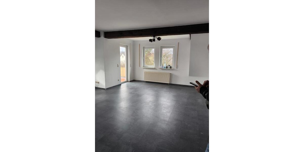 Dachgeschoßwohnung Ehringshausen - 3 Zimmer, 75 m&sup2;, 1.080&euro; | Angebot:25440013