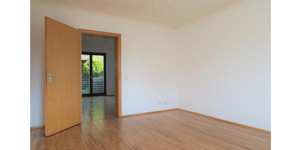 Erdgeschoßwohnung Schwalbach - 3 Zimmer, 113 m&sup2;, 900&euro; | Angebot:26032068