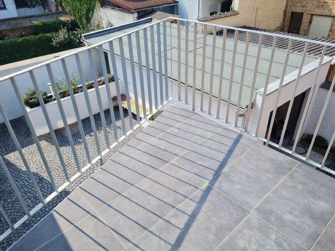 Etagenwohnung Wiesbaden Mainz-Kostheim - 4 Zimmer, 146 m&sup2;, 2.100&euro; | Angebot:25690344