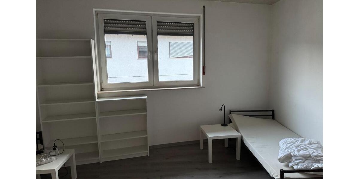 Großzügige 6-Zimmer-Wohnung ca. 140 m² teilmöbliert 6 zimmer