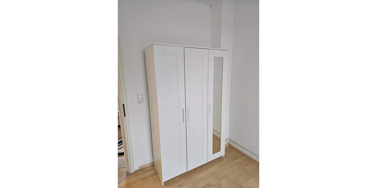 Dachgeschoßwohnung Wiesbaden Biebrich - 2 Zimmer, 32 m&sup2;, 900&euro; | Angebot:24858305
