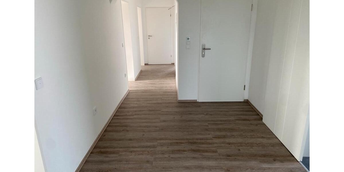 Etagenwohnung Schwandorf - 5 Zimmer, 130 m&sup2;, 1.320&euro; | Angebot:25296135