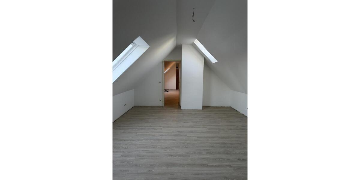 Dachgeschoßwohnung Salzhausen - 2.5 Zimmer, 90 m&sup2;, 1.000&euro; | Angebot:26631024