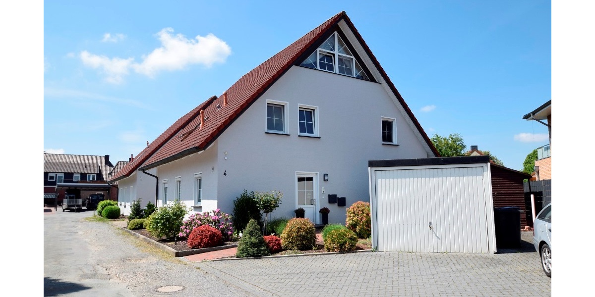 Gemütliche + renovierte Maisonette-Wohnung EBK, vielseitig nutzbarer Spitzboden Garage + Stellplatz 3 zimmer