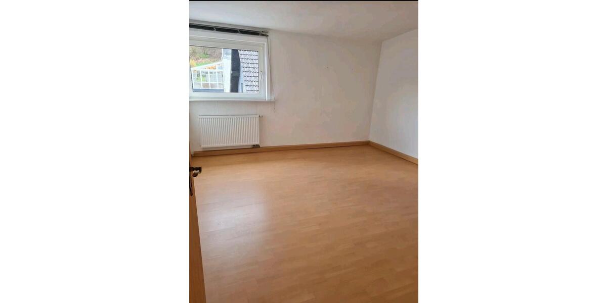 Dachgeschoßwohnung Niederfischbach - 3 Zimmer, 84 m&sup2;, 800&euro; | Angebot:24639748