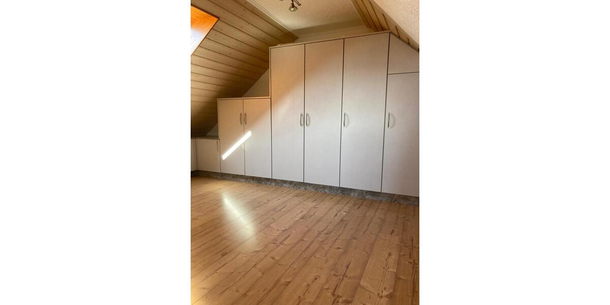 Dachgeschoßwohnung Bastheim - 4 Zimmer, 80 m&sup2;, 520&euro; | Angebot:26022262