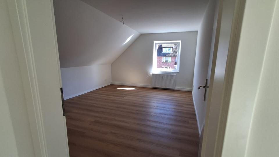Dachgeschoßwohnung Handorf - 3 Zimmer, 77 m&sup2;, 910&euro; | Angebot:26272812