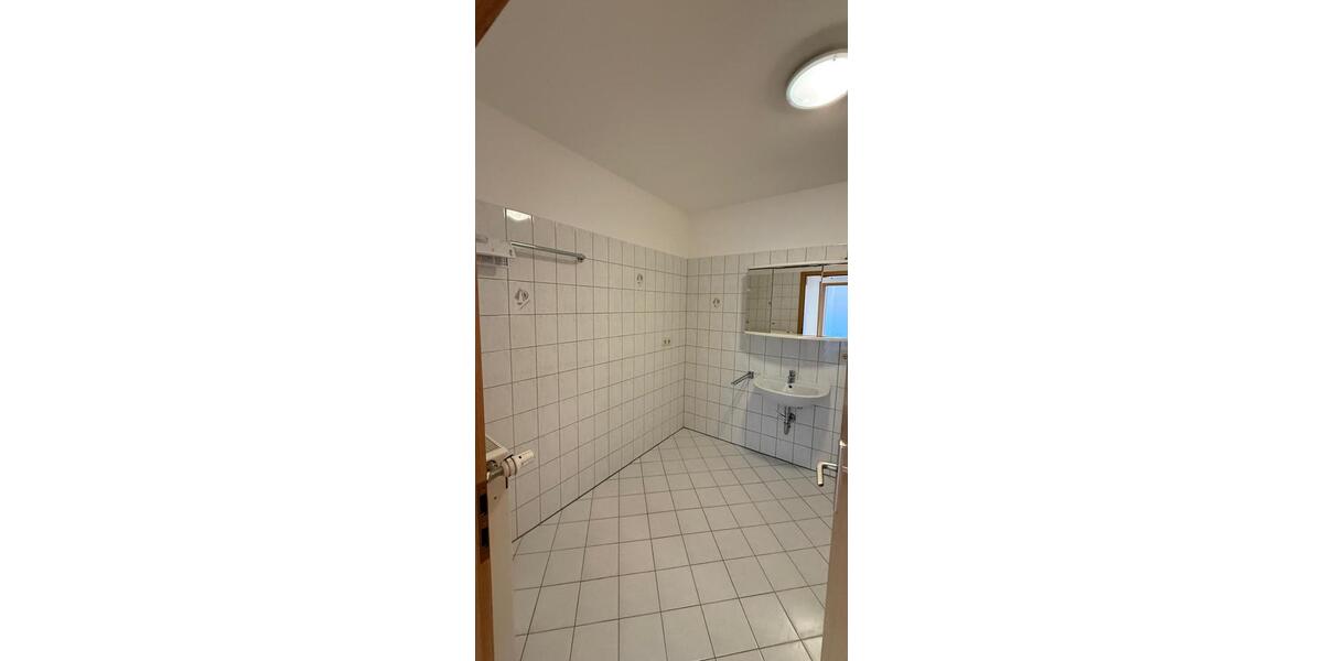 Etagenwohnung Aken (Elbe) - 2 Zimmer, 82 m&sup2;, 490&euro; | Angebot:25830794