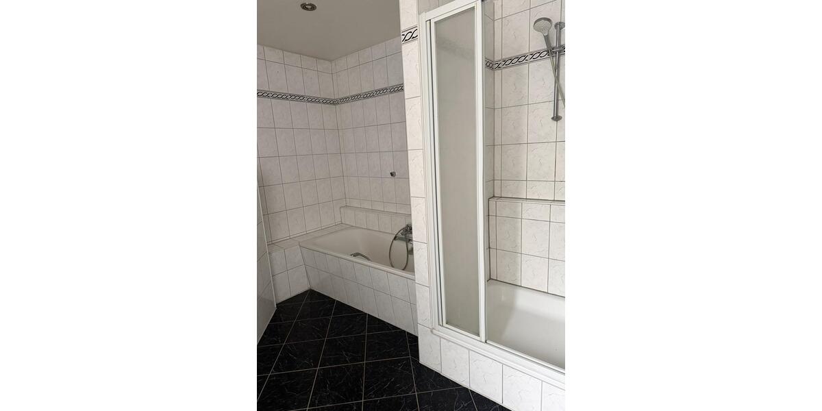 Erdgeschoßwohnung Hameln - 3.5 Zimmer, 133 m&sup2;, 1.600&euro; | Angebot:24804008