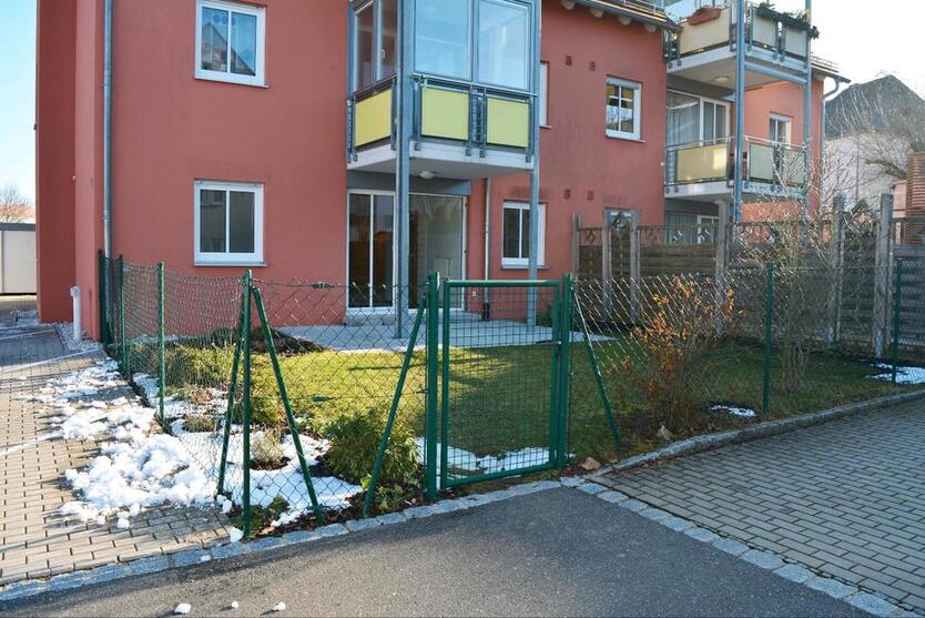 Erdgeschoß-Wohnung 72m²TerrasseGartenGarage und Stellplatz