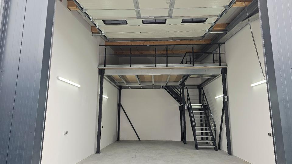 Lagerhalle Halle ca.75qm LudwigsfeldeVideoüb.Tor 4mStarkstrom zimmer