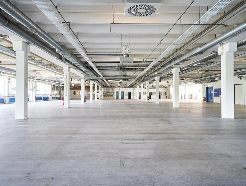 Top Logistikfläche – Halle mit Büro, Rampe, Strom & Wasser!