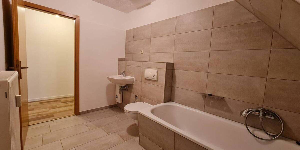 Etagenwohnung Löbau Altlöbau - 2 Zimmer, 76 m&sup2;, 456&euro; | Angebot:26319645
