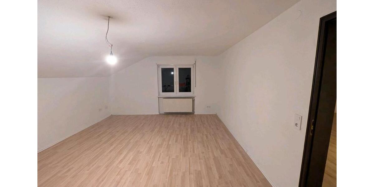 Helle und geräumige 4-Zi-DG-Wohnung mit EBK in Bretten-Neibsheim 4 zimmer