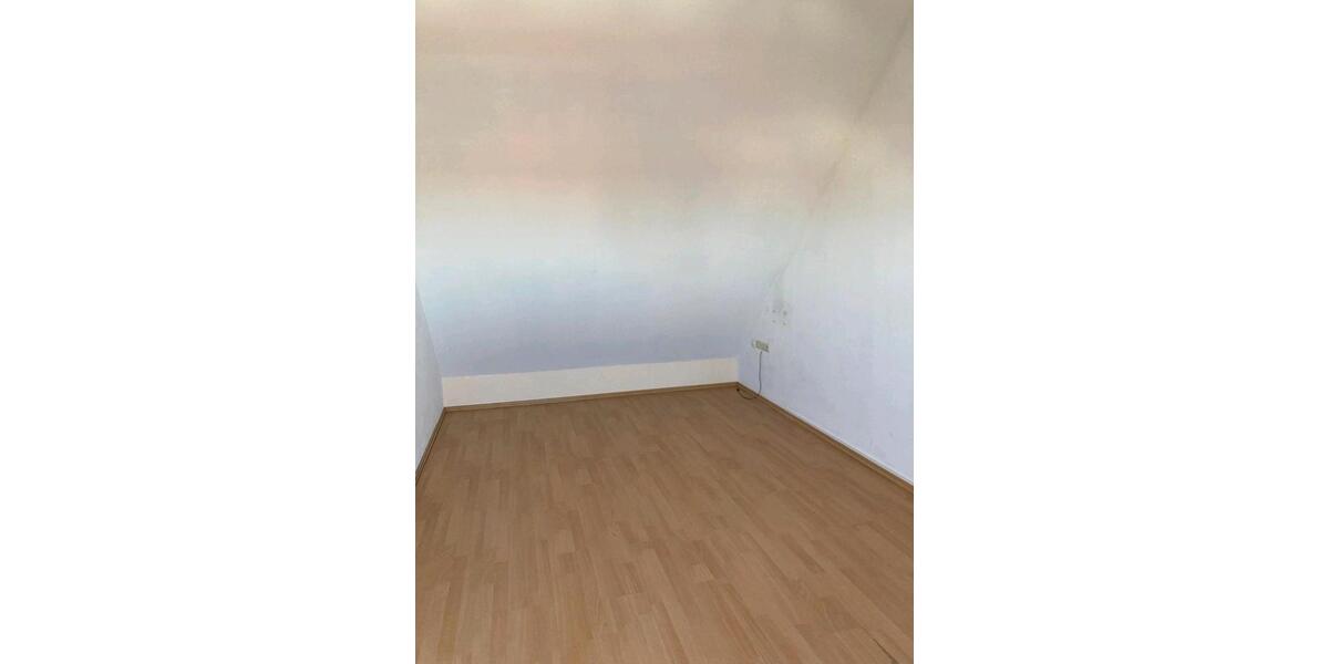 Dachgeschoßwohnung Röthlein - 4 Zimmer, 116 m&sup2;, 950&euro; | Angebot:26073297