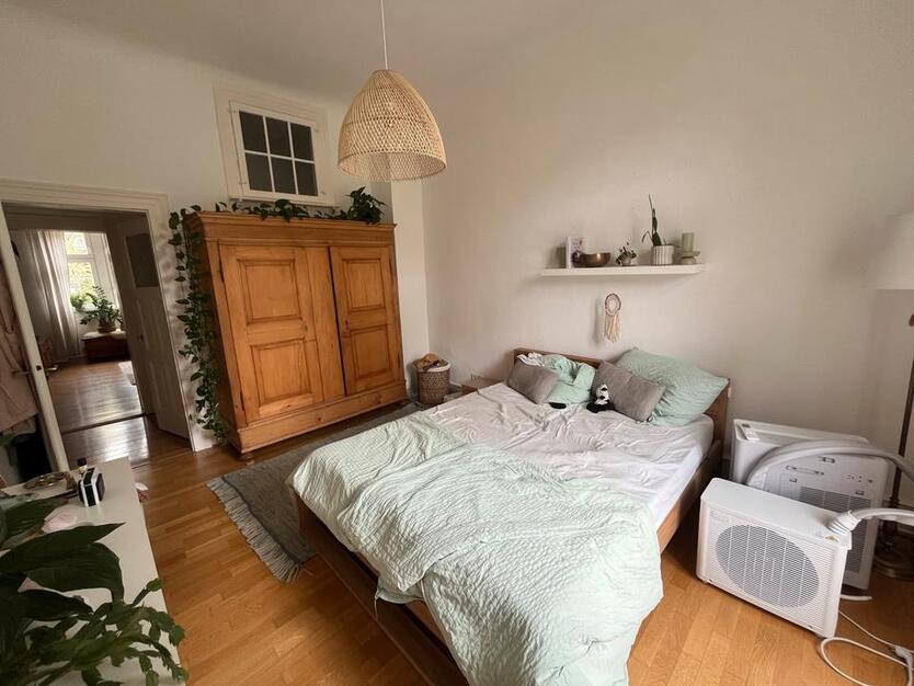 Untermiete AltbauWohnung mit 3 Zimmern & Balkons