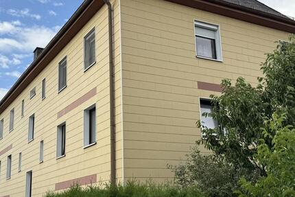 Frei ab 01.09.: Top-gepflegte 4-Zimmer-Wohnung in zentraler Lage (1. OG) - mit neuer Elektrik, EBK und PKW-Stellplatz - unweit Klinikum