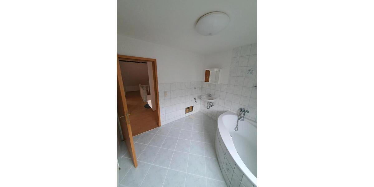 Dachgeschoßwohnung Burg - 2 Zimmer, 79 m&sup2;, 470&euro; | Angebot:24698917