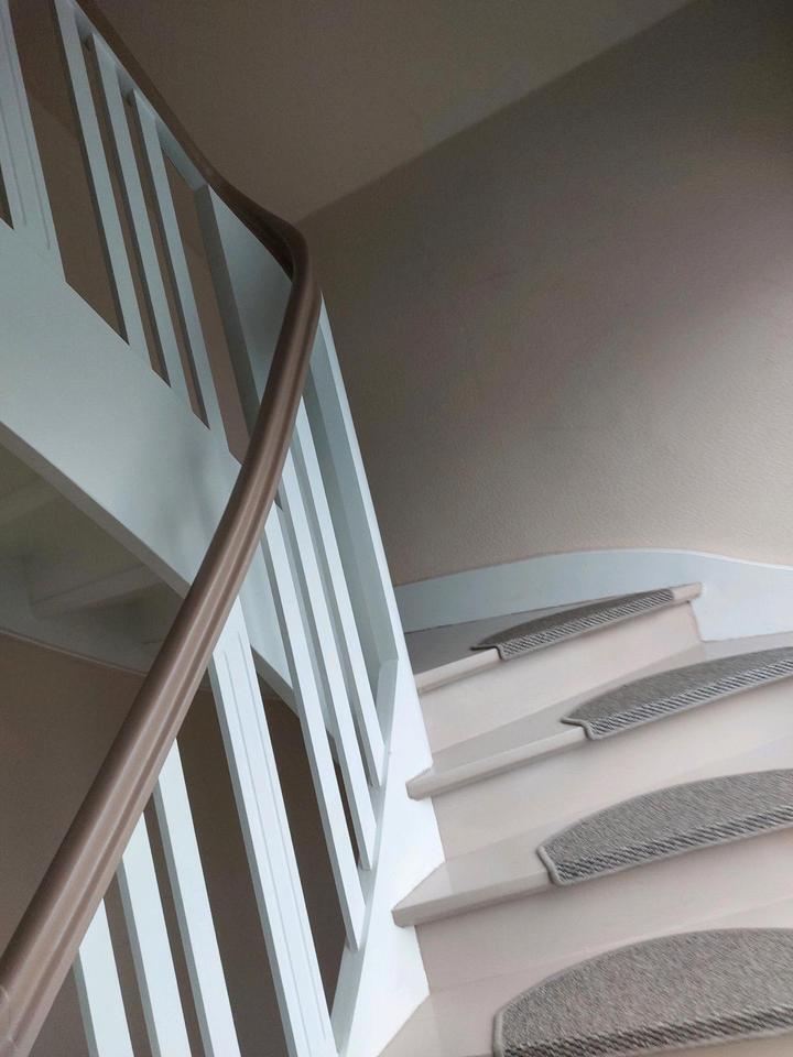 DG Wohnung mit Balkon zimmer