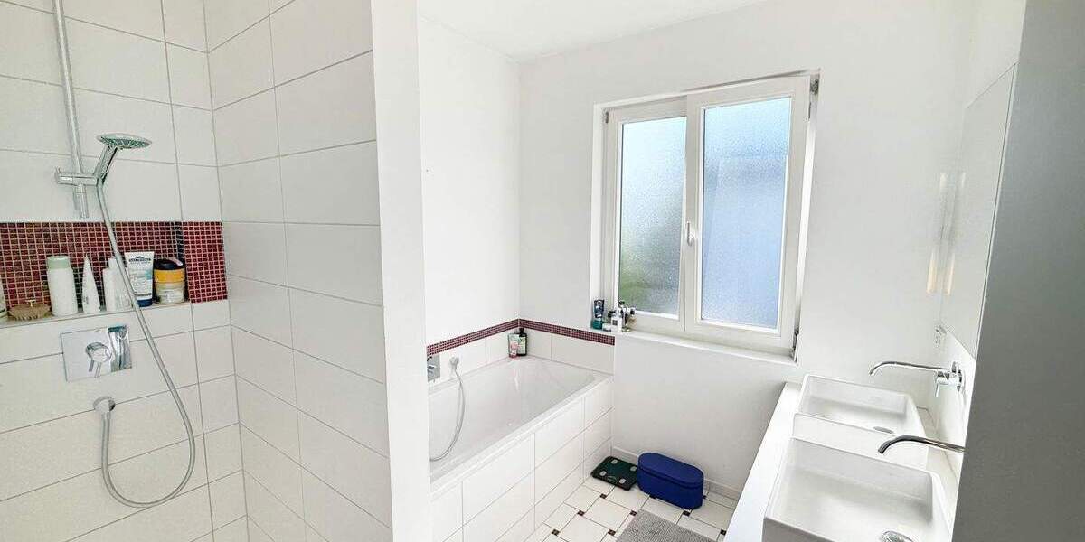 Einfamilienhaus Stuttgart Sillenbuch - 6 Zimmer, 201 m&sup2;, 5.200&euro; | Angebot:25215152