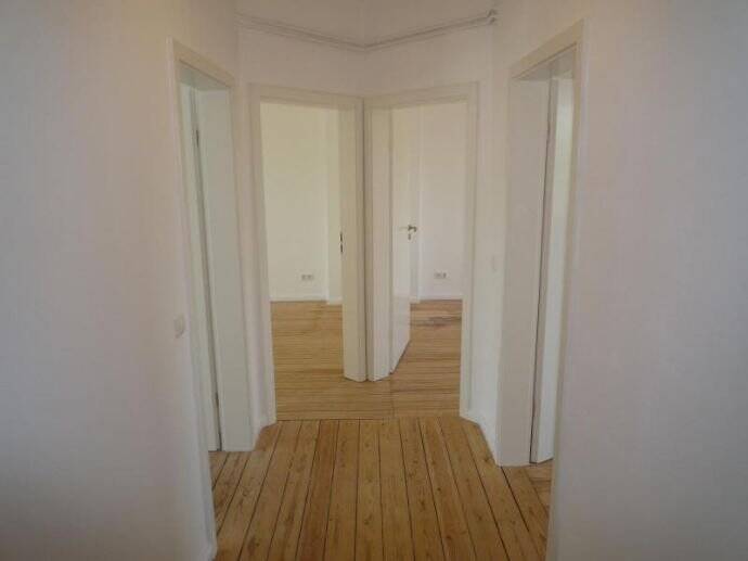 HH-BERGEDORF, Nähe S-Bahnhelle, gepflegte 2,5 Zi.-Whg60m², EBK, Balkon, Dielenboden € 860,- inkl. zzgl. Hzg. 2 zimmer