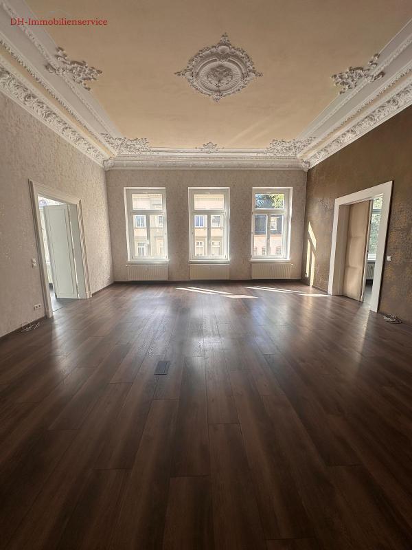 Luxuriöse 4-Raum-Wohnung mit ca. 154 m², Whirl-Poolwanne & einem gepflegten Garten in zentraler Lage von Meerane