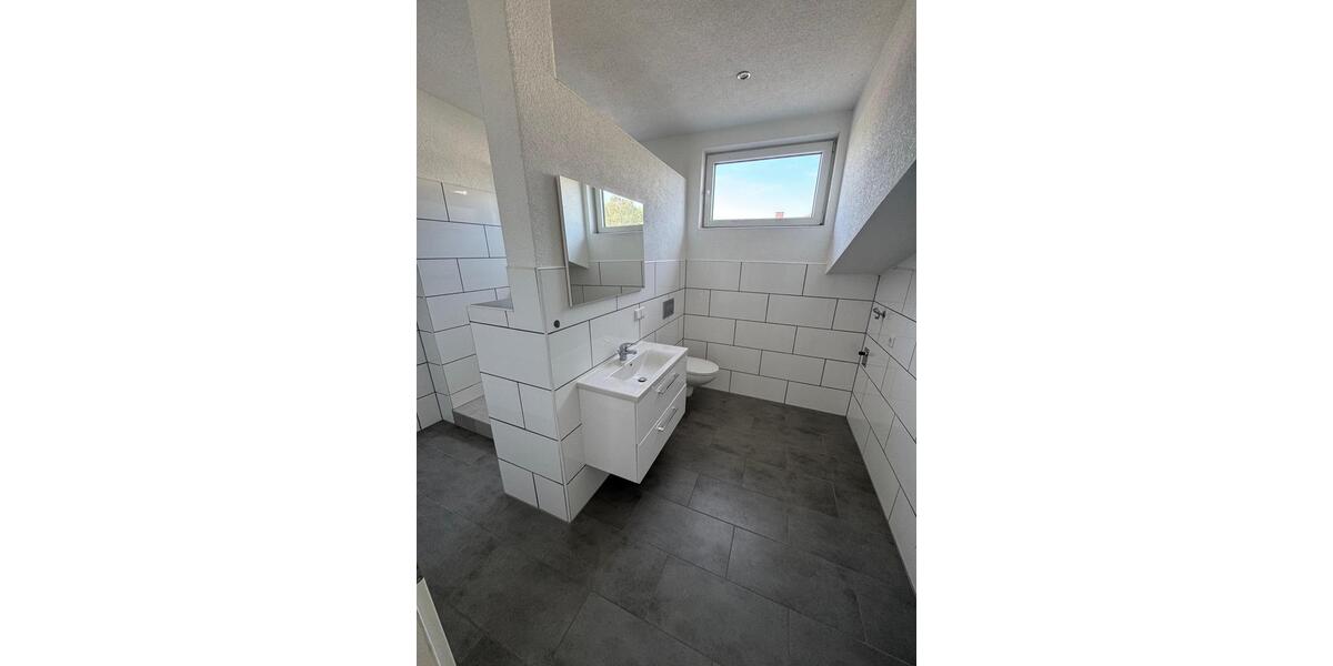 Dachgeschoßwohnung Wabern - 3 Zimmer, 95 m&sup2;, 950&euro; | Angebot:25997870