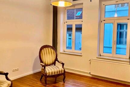 WG Zimmer in einer Altbauwohnung in guter Lage (5 Zi, je 24 qm) 5 zimmer