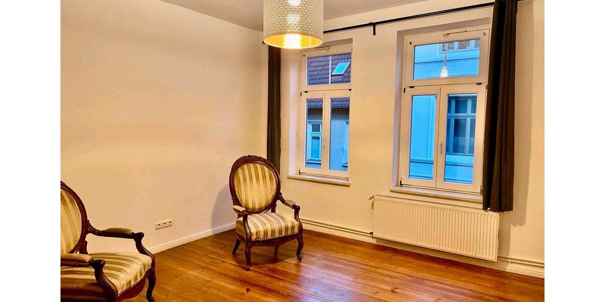 WG Zimmer in einer Altbauwohnung in guter Lage (5 Zi, je 24 qm) 5 zimmer