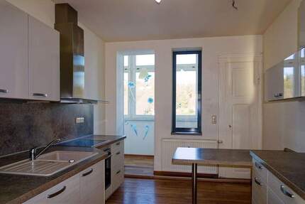 Einbauküche, Loggia und Stellplatz 3 zimmer