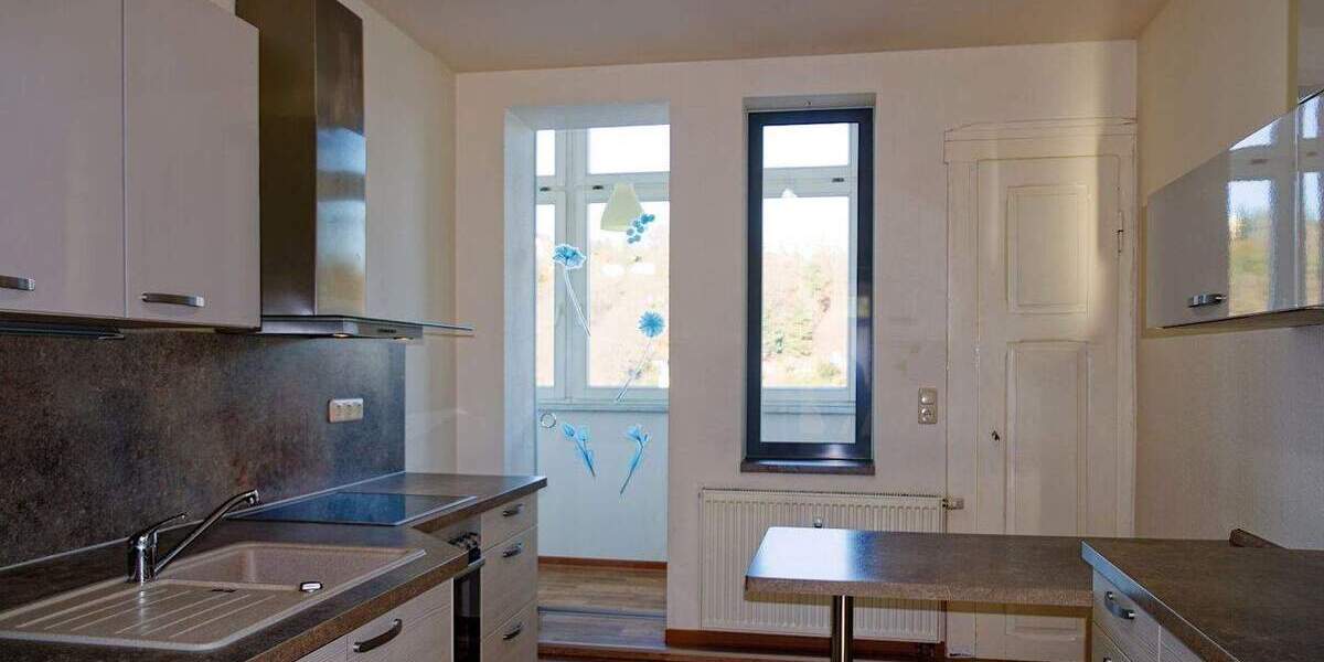 Einbauküche, Loggia und Stellplatz 3 zimmer