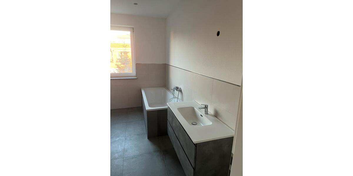 Etagenwohnung Döhlau - 4 Zimmer, 121 m&sup2;, 1.387&euro; | Angebot:26603754