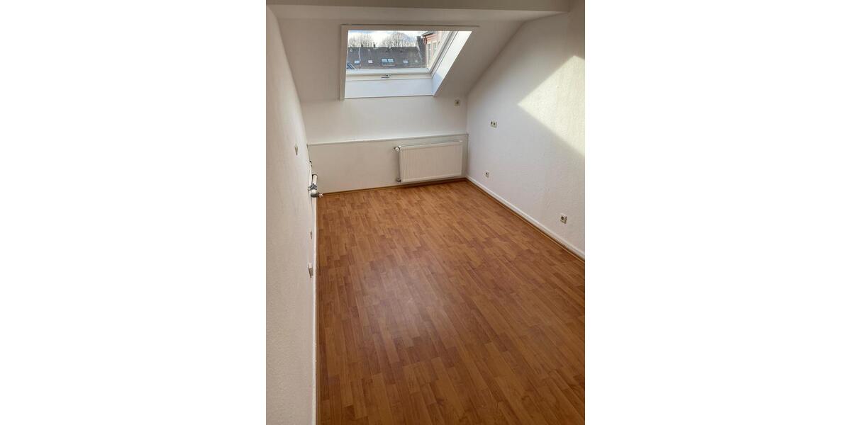 Dachgeschoßwohnung Wuppertal - 4 Zimmer, 90 m&sup2;, 920&euro; | Angebot:27590349