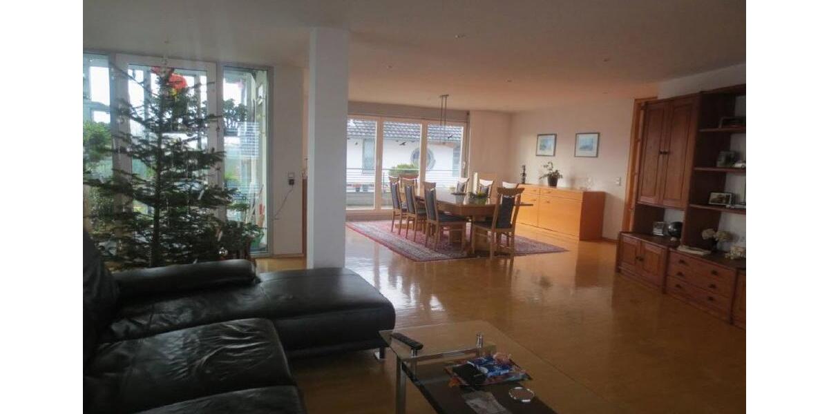 Einfamilienhaus March - 7 Zimmer, 241 m&sup2;, 2.892&euro; | Angebot:26656537