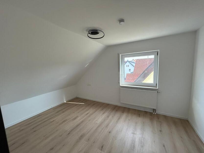 3 Zi-Dachgeschoßwohnung inklusvie TG Stellplatz zu vermieten