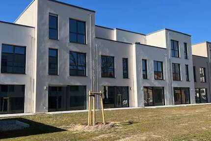 Haus zum Mieten in Königs Wusterhausen 1.887,03 € 129.7 m² 4 zimmer