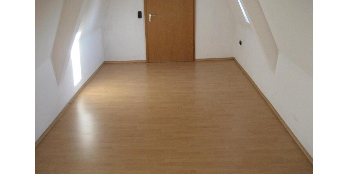Etagenwohnung Albertshofen - 3 Zimmer, 110 m&sup2;, 850&euro; | Angebot:26644973