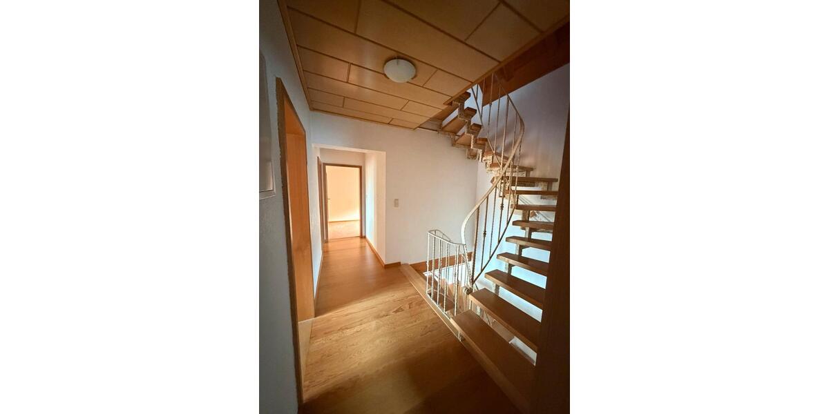 Gepflegtes Einfamilienhaus mit 3 Garagen in Mannheim-Käfertal 4 zimmer