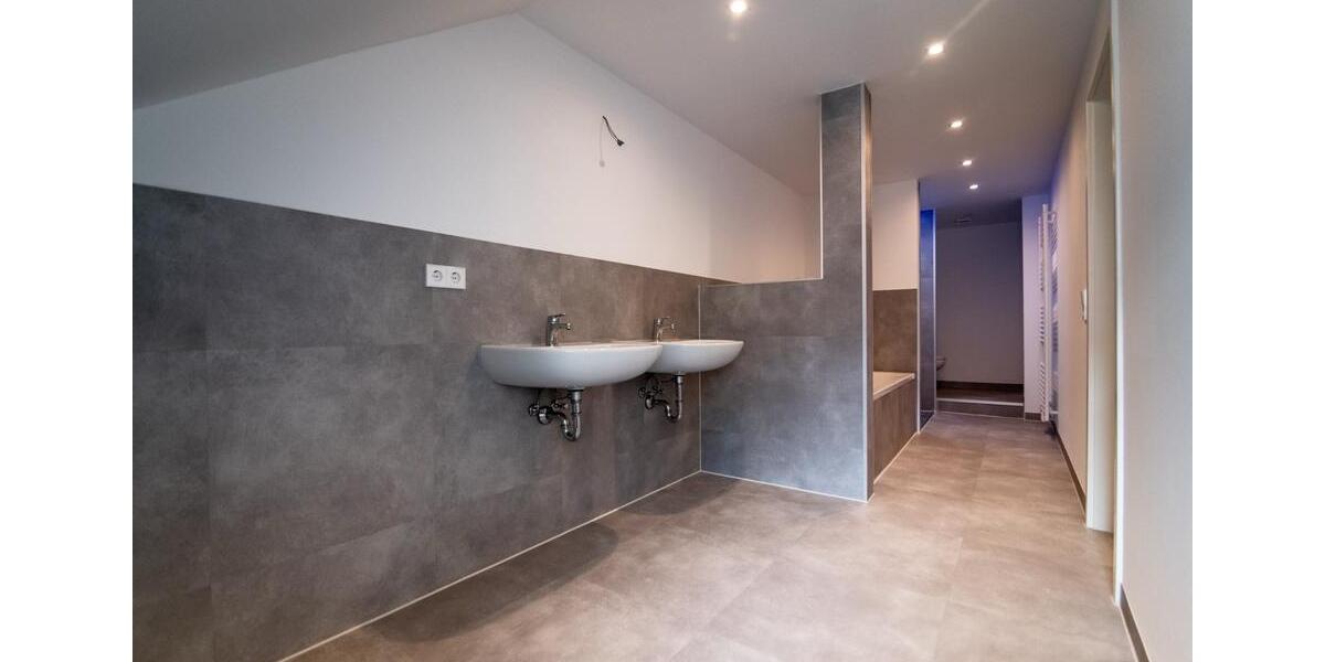 Dachgeschoßwohnung Burgstädt - 5 Zimmer, 136 m&sup2;, 1.150&euro; | Angebot:24353946