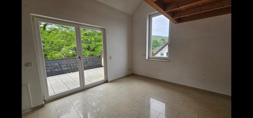Dachgeschoßwohnung Bergneustadt - 3 Zimmer, 85 m&sup2;, 900&euro; | Angebot:26621317
