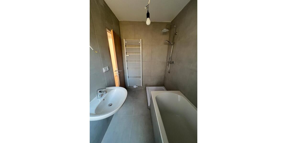 Erdgeschoßwohnung Lage - 3 Zimmer, 100 m&sup2;, 980&euro; | Angebot:25562383