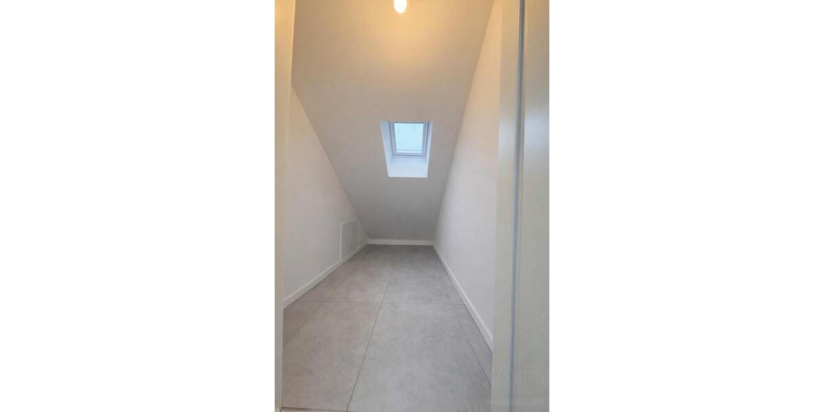 Dachgeschoßwohnung Sankt Ingbert - 2 Zimmer, 71 m&sup2;, 730&euro; | Angebot:25904967