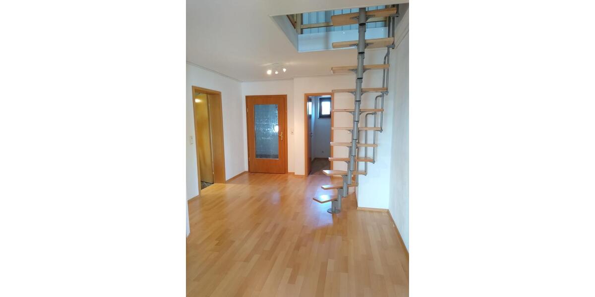 Dachgeschoßwohnung Niederschönenfeld - 3 Zimmer, 110 m&sup2;, 1.150&euro; | Angebot:26613621