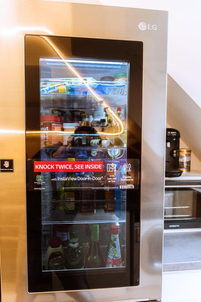 Smartes möbliertes Zimmer mit Privatsphäre – 30 Sek. zur U-Bahn