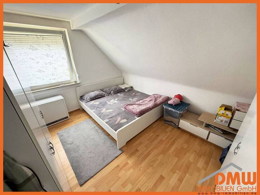 3-ZKB-DG, TL-Bad m Wanne, EBK, Rollläden, PKW-Stellpl., KEIN Keller, Wandschr. vorh.