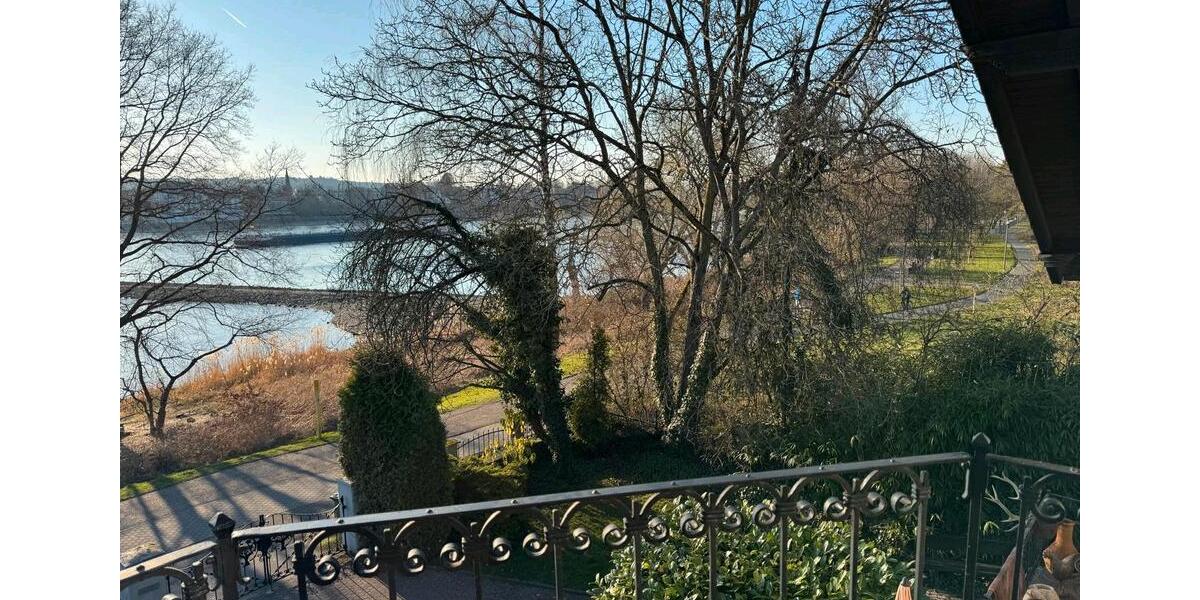 Dachgeschoßwohnung Königswinter - 3 Zimmer, 130 m&sup2;, 1.000&euro; | Angebot:25920056